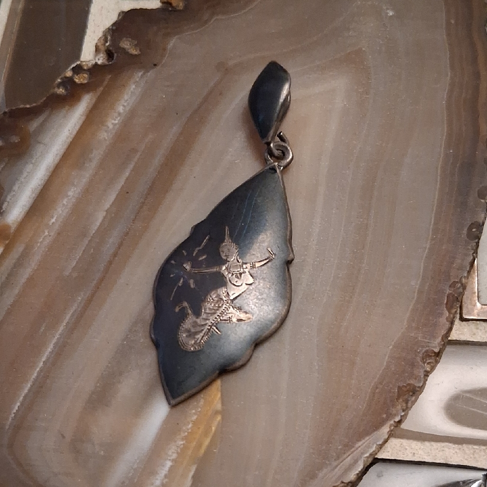 Elegant Silver Pendant with Intricate Design